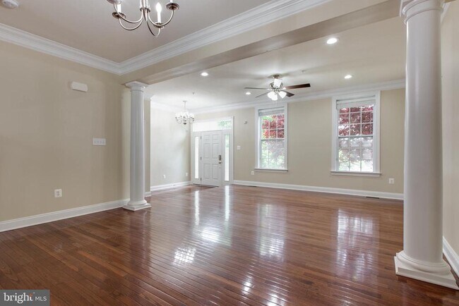 Foto del edificio - 7631 Elmcrest Rd
