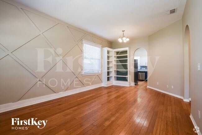 Building Photo - 3010 Linmont Ln