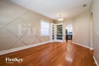 Building Photo - 3010 Linmont Ln