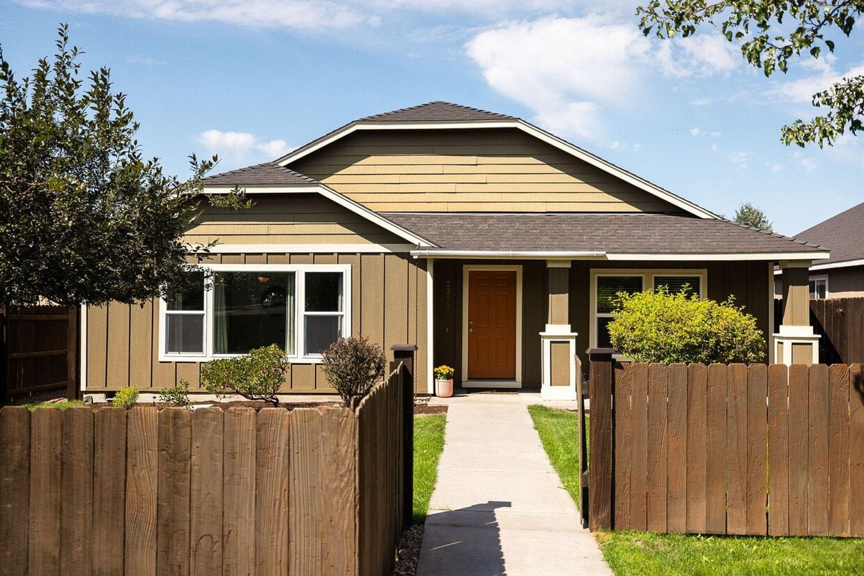 Primary Photo - 3375 SW Obsidian Ave