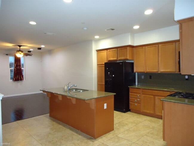 Building Photo - 3 br, 3.5 bath Townhome - 5938 Via Lugano