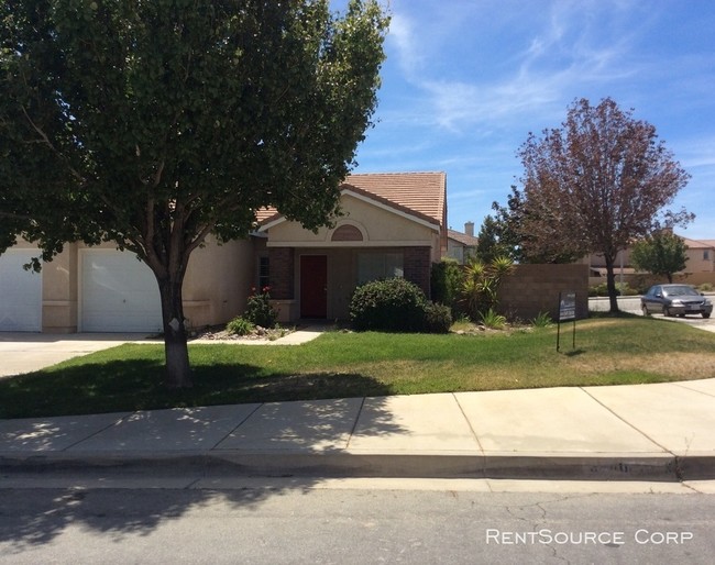 Foto del edificio - 3 Bedroom, 2 Bathroom Home in Palmdale