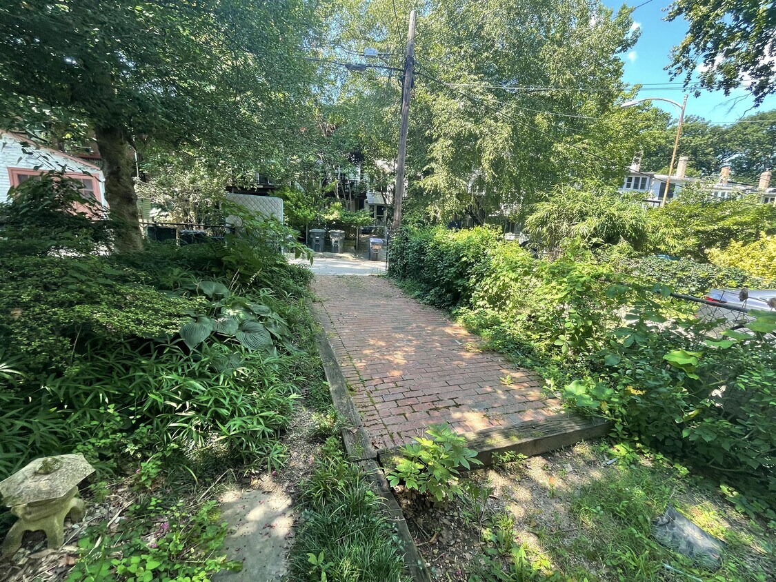 Foto principal - 2018 Pierce Mill Rd NW