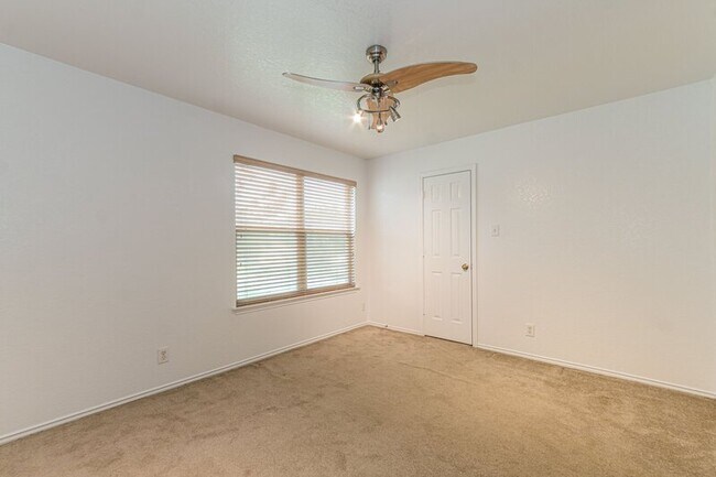 Foto del edificio - 7617 Avery Rd