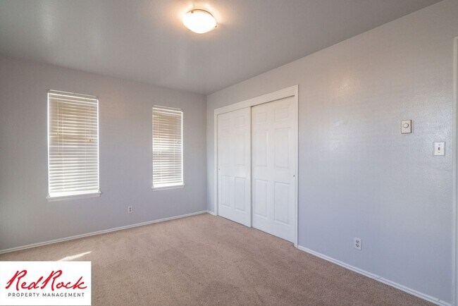 Foto del edificio - Bright & Spacious 3 Bedroom Home in Washington