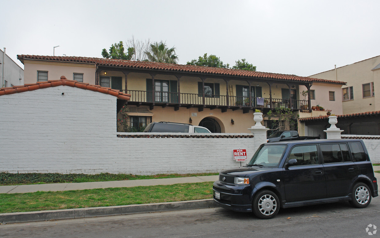 Building Photo - The Villa De La Fuente