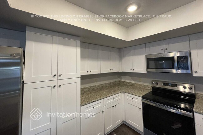 Building Photo - 3223 Pine Club Dr