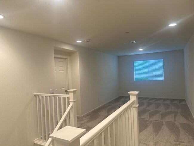 Building Photo - Your Family's Dream Home Awaits!