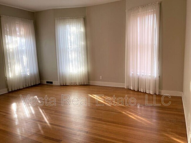 Foto del edificio - 815 N Prairie St