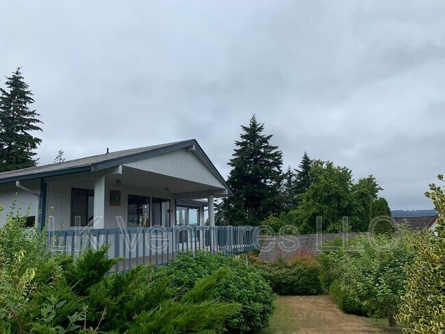 Building Photo - 5046 NW Lakeness Rd