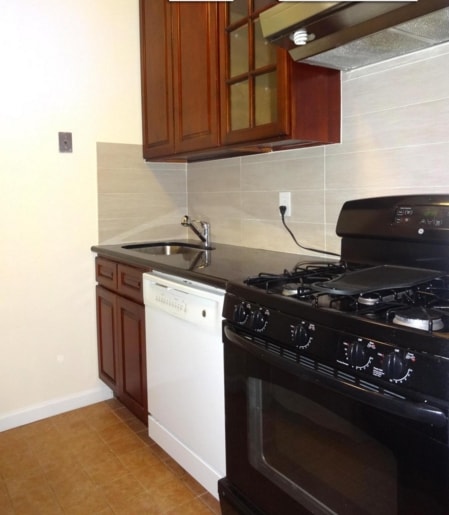 Building Photo - 356 E 45th St