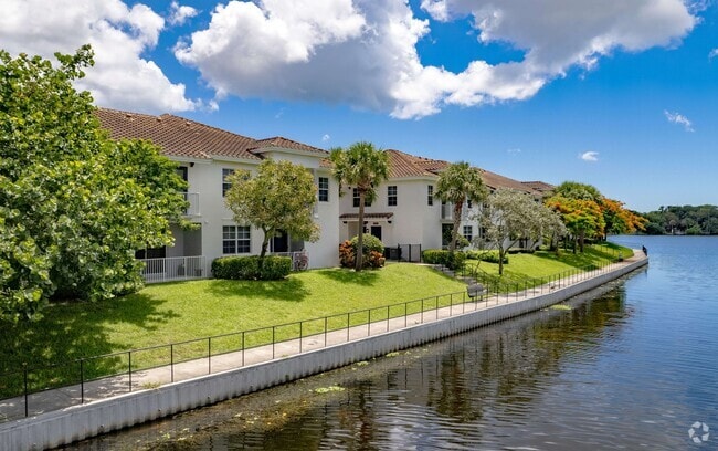 Building Photo - Bridgewater at Lake Osborne
