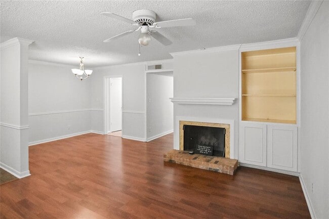 Building Photo - 6635 Valleyside Rd