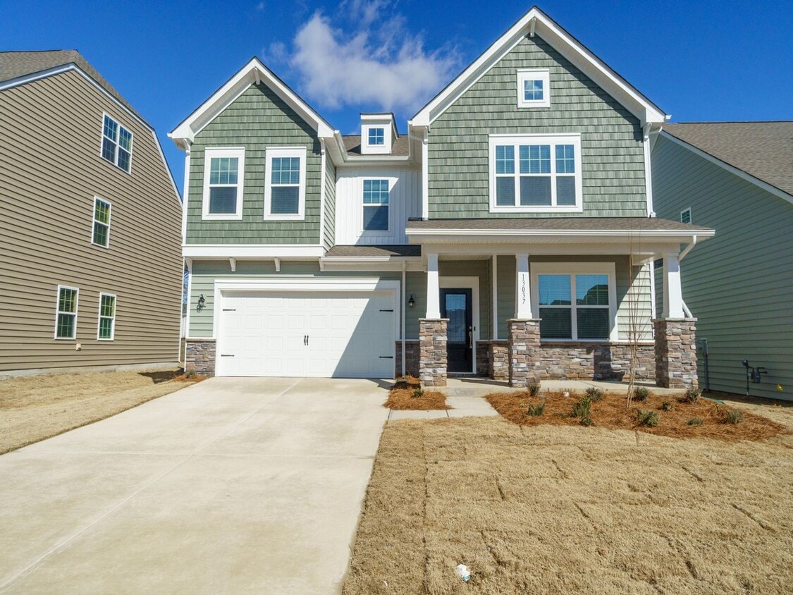Foto principal - Brand New 5 Bedroom 3 full baths in Steele...