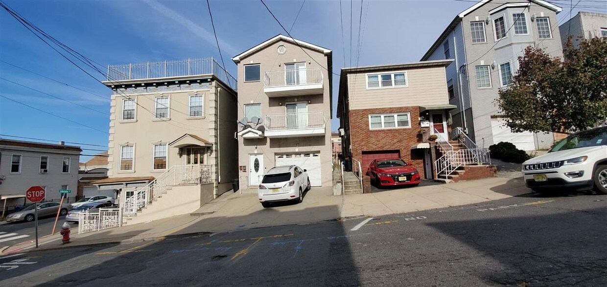 194 Zabriskie St, Jersey City, NJ 07307 Apartment for Rent in Jersey