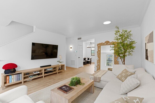 Foto del edificio - 687 Hibiscus St