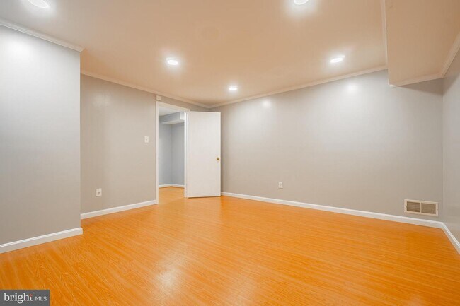 Foto del edificio - 2426 Falls Pl Ct