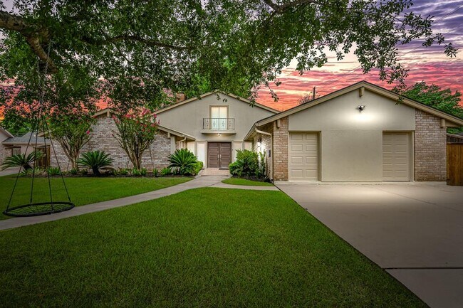 Foto del edificio - 8911 Birdwood Ct