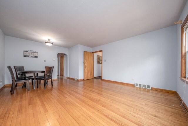 Building Photo - 2521 W Berwyn Ave