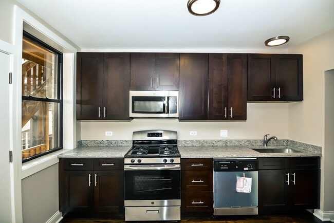 Building Photo - 4447 N Rockwell St