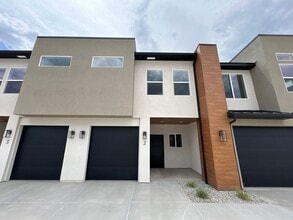 Building Photo - 360 W 2100 N