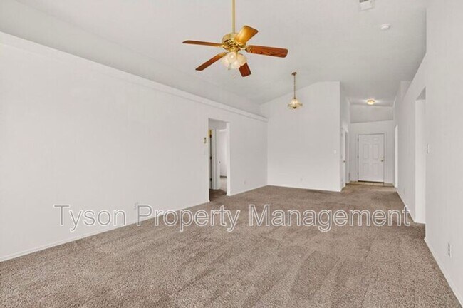 Foto del edificio - 908 Bursum Ln SE