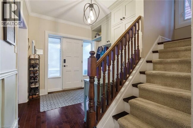 Building Photo - 186 Balsam Ave S