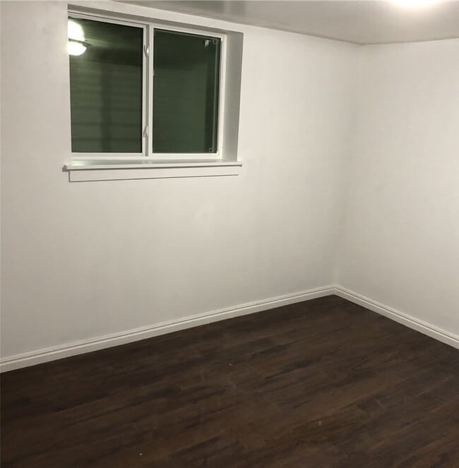 Building Photo - 236 E 600 N