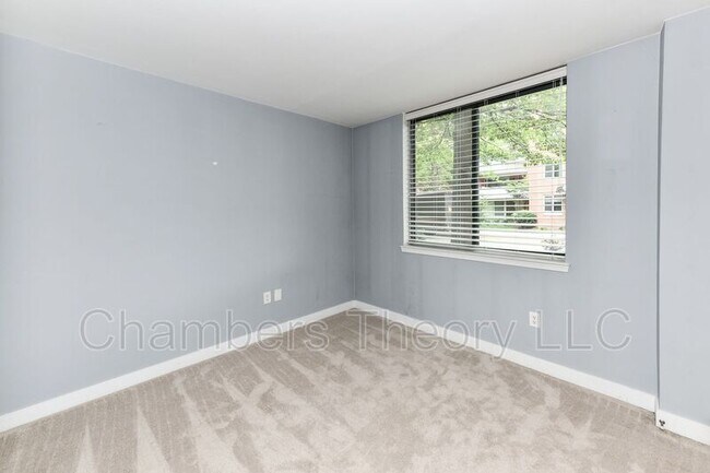 Photo - 1045 N Utah St Apartment