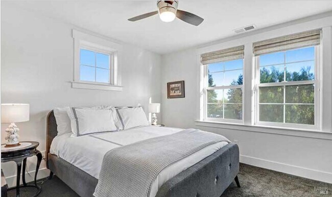 Foto del edificio - 230 Newcomb St