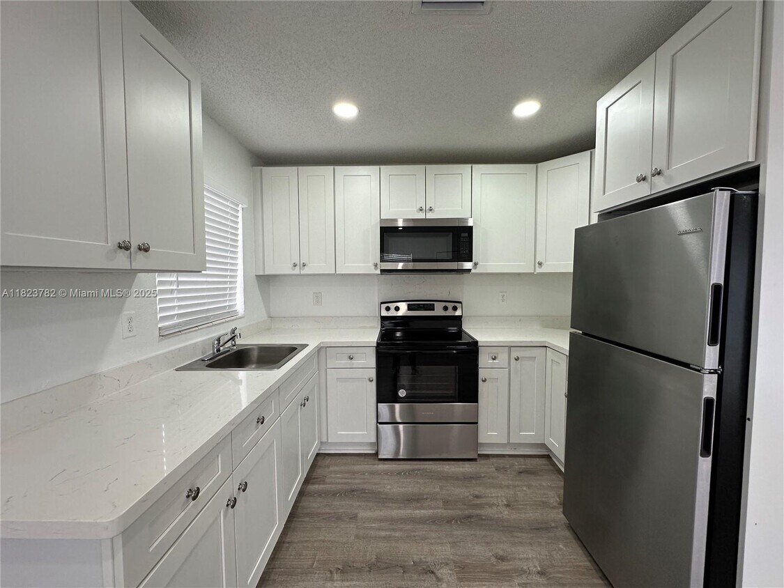 Foto principal - 6032 SW 25th St