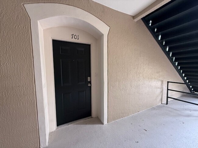 Foto del edificio - Ground-Level 3-Bedroom Condo in the Gated ...