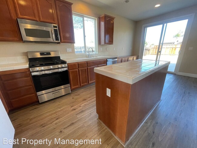 Building Photo - 4 br, 3 bath House - 10 Leila Ct