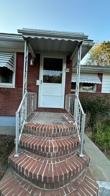 Building Photo - 96 Cheever Ave