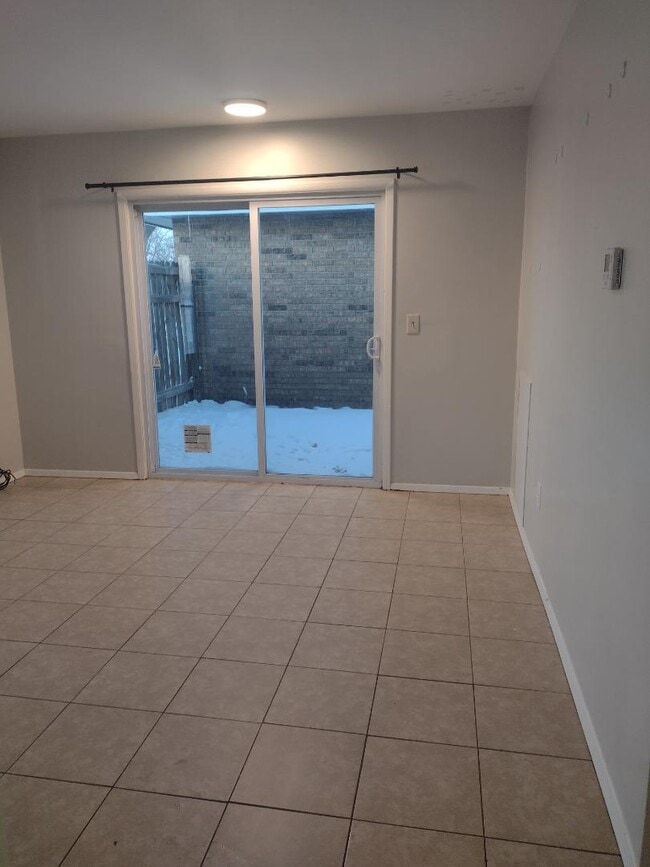 Building Photo - 101 E Ave B