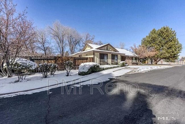 Building Photo - 2410 W Plumb Ln