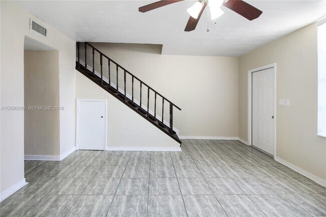 Foto del edificio - 270 NE 142nd St