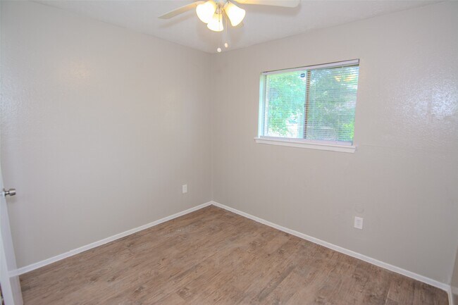 Building Photo - 9311 Golden Wood Ln