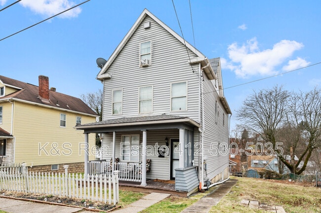 Photo - 2410 Collins St Apartment