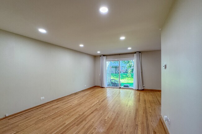 Building Photo - 416 Swallow Ln