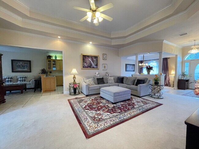 Foto del edificio - 4Br/2.5Ba Huge home with a sunroom