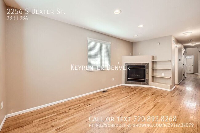 Foto del edificio - Charming 3-Bed Townhouse with Vaulted Ceil...