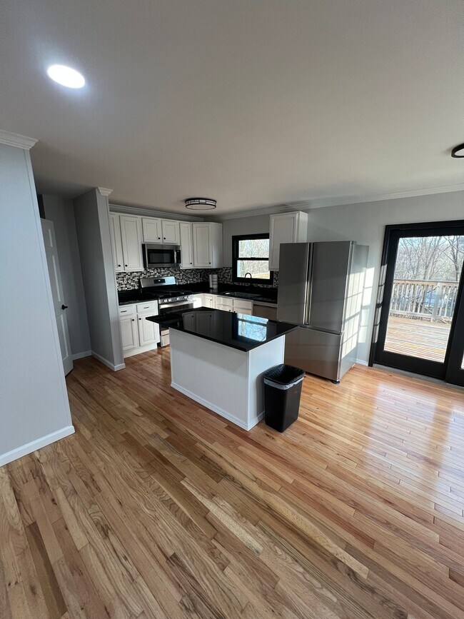 Building Photo - 13 Maple Ln