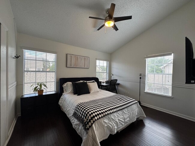 Building Photo - 22 Cross Cyn