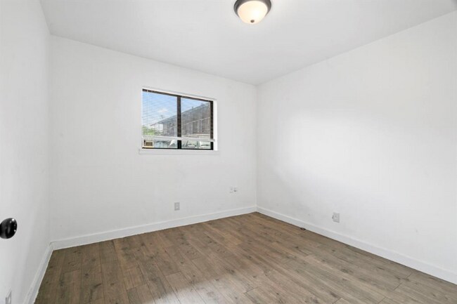 Foto del edificio - 7430 Mount St