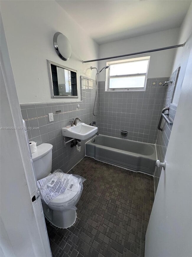 Foto del edificio - 6451 W Flagler St