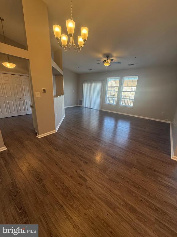 Building Photo - 8204 Blue Heron Dr