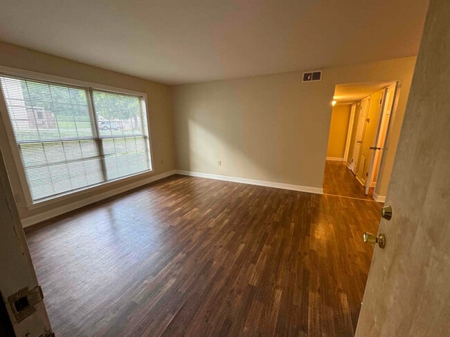 Building Photo - 1801 Marion Manor Dr