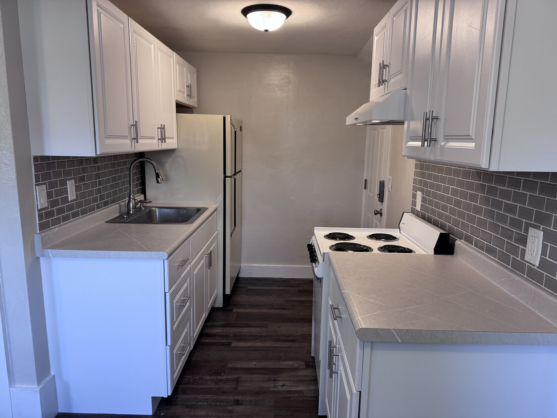 New Kitchen! - 1205 Dunn St