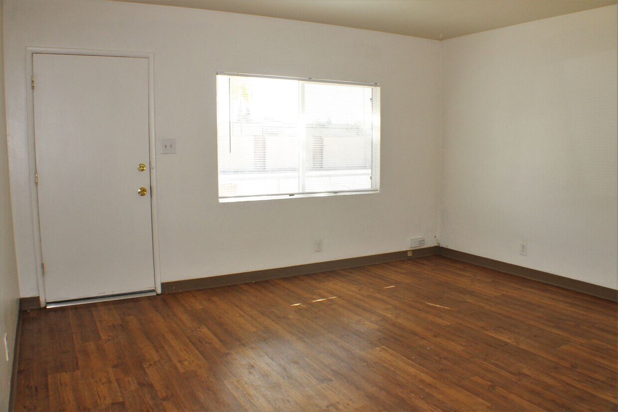 Primary Photo - 615 Olive Street